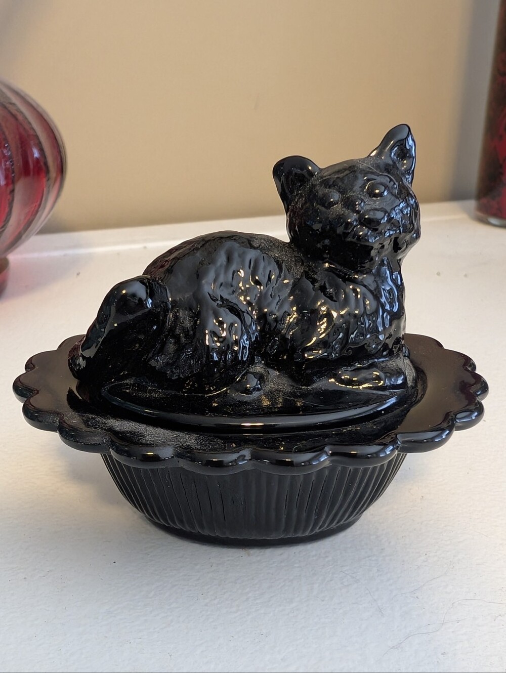 Mosser Cat on nest black amethyst. Original 1990s run.